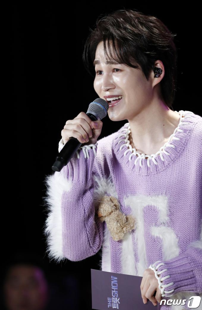 [사진] 김희재 '더 트롯쇼' 빛나는 MC