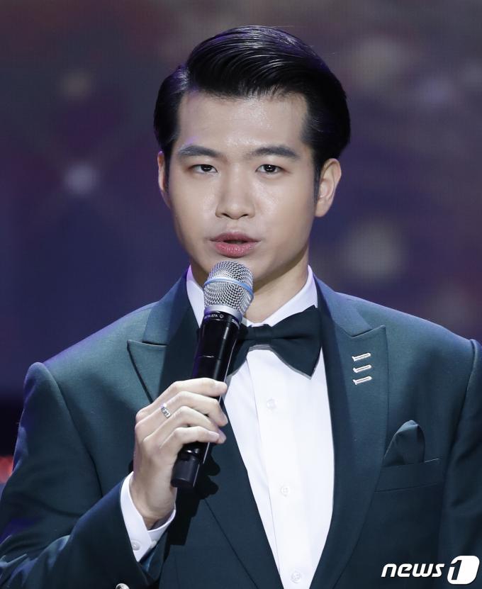 [사진] 조명섭, 꽃청년의 힐링 무대