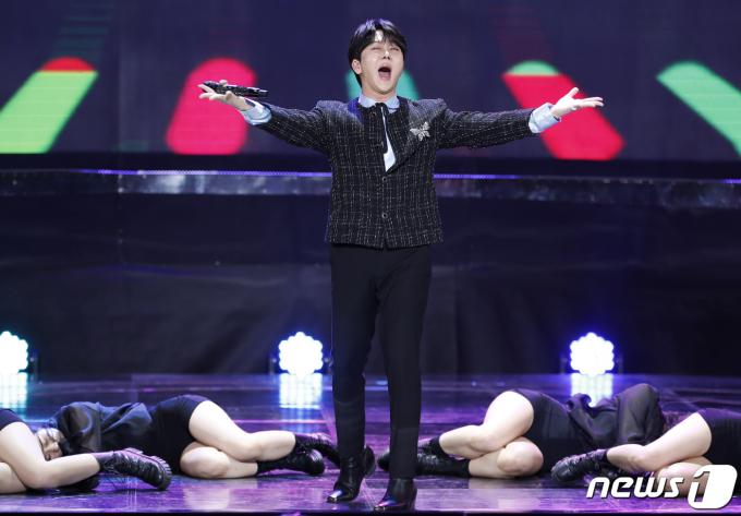 [사진] 김수찬, 여심 쓰러지게 만드는 무대