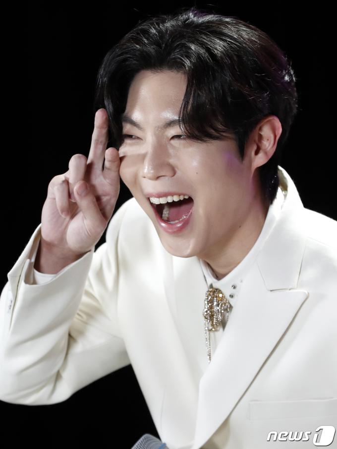 [사진] 손태진, 귀요미 애교