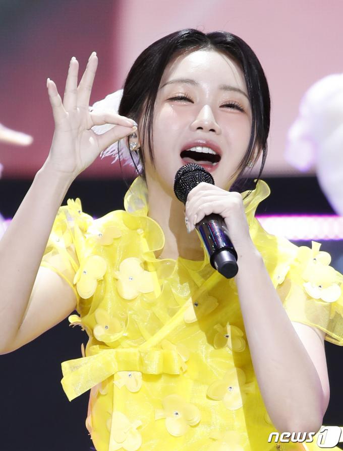[사진] 홍지윤, 사랑스러운 반달 눈웃음