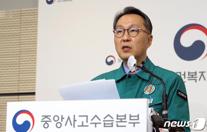 박민수 중앙사고수습본부 부본부장(보건복지부 제2차관)이 19일 오전 세종시 정부세종청사에서 의료개혁과 의사 집단행동에 대한 정부의 입장을 발표하고 있다.2024.2.19/뉴스1 ⓒ News1 김기남 기자