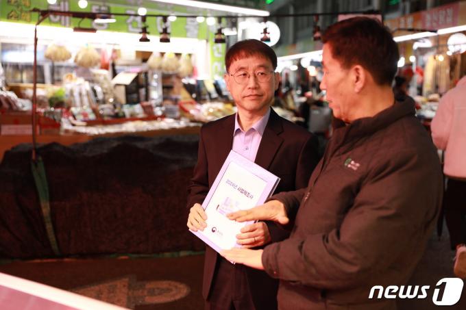 [사진] 최연옥 차장, '2024 전국사업체조사' 대상 사업체 방문