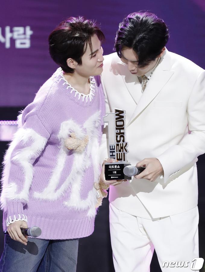 [사진] 김희재·손태진, 훈훈한 선후배