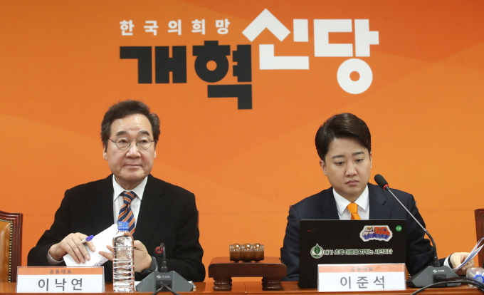20일 이낙연 개혁신당 공동대표가 당 내분에 대한 입장을 전한다. 사진은 이낙연·이준석 개혁신당 공동대표가 지난 19일 서울 여의도 국회에서 열린 개혁신당 최고위원회의에 참석한 모습. /사진=뉴스1