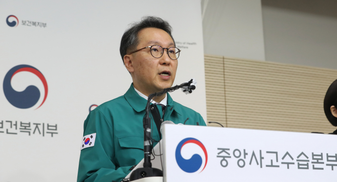 박민수 중앙사고수습본부 부본부장(보건복지부 제2차관)이 20일 오전 세종시 정부세종청사에서 의료개혁과 의사 집단행동에 대한 정부의 입장을 발표하고 있다. /사진=뉴스1