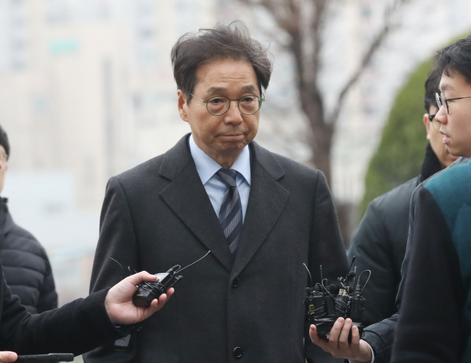 박영우 대유위니아 그룹 회장이 지난 19일 오전 경기 성남시 수정구 수원지방법원 성남지원에서 구속 전 피의자심문(영장실질심사)을 받기 위해 법정으로 향하고 있다. / 사진=뉴스1