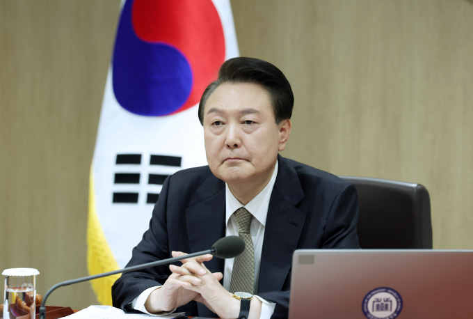 윤석열 대통령이 의대 증원에 반대하며 집단행동에 나서는 의료계에 대해 "집단적인 진료 거부를 해서는 절대 안 되는 것"이라고 밝혔다. 사진은 윤 대통령이 20일 서울 용산 대통령실 청사에서 열린 국무회의를 주재하는 모습. /사진=뉴시스(대통령실통신사진기자단) 