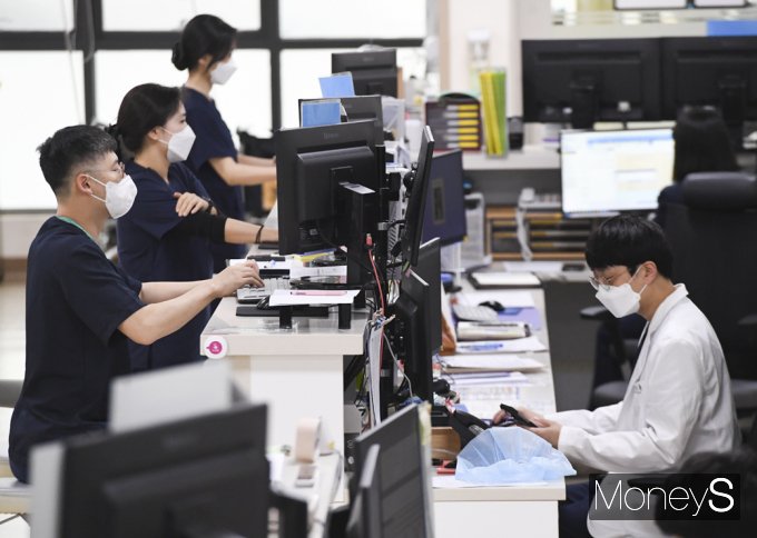 [머니S포토] 의료대란 막아야…軍병원 등 총동원 비대면진료 확대