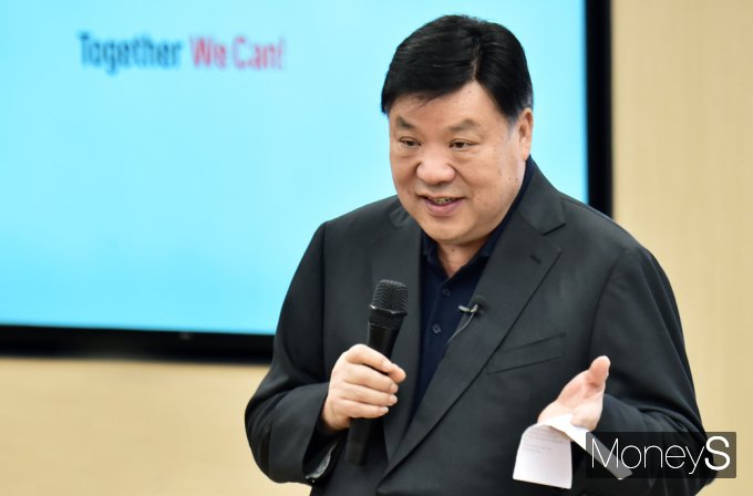 서정진 셀트리온 회장이 국민의힘 서울시당 주최로 지난 20일 중앙대학교에서 열린 '셀트리온 회장 서정진과 함께하는 청년 토론회'에 참석해 발언하고 있다. /사진=임한별 기자