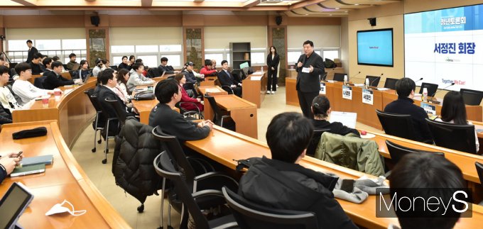 [머니S포토] 청년들 만난 셀트리온 서정진 
