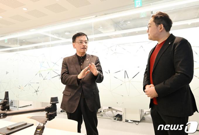 [사진] 신산업 분야 벤처·스타트업 찾은 최상목 부총리