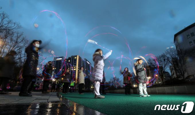 [사진] 패트평과 LED 조명으로 쥐불놀이 체험