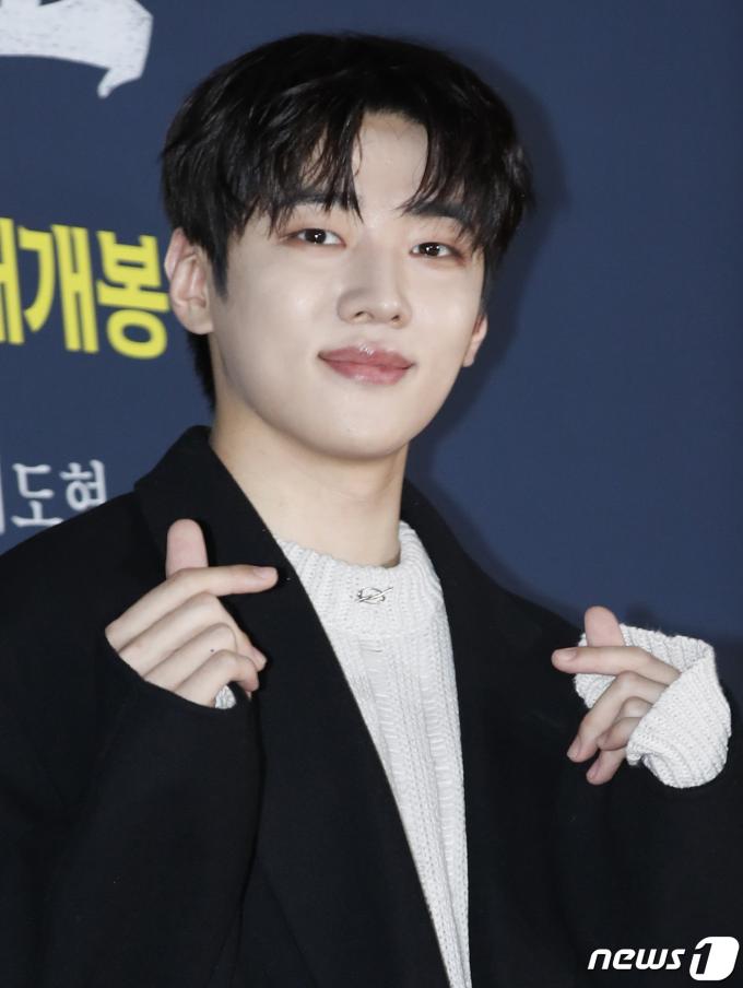[사진] 재찬, 사랑스러운 하트