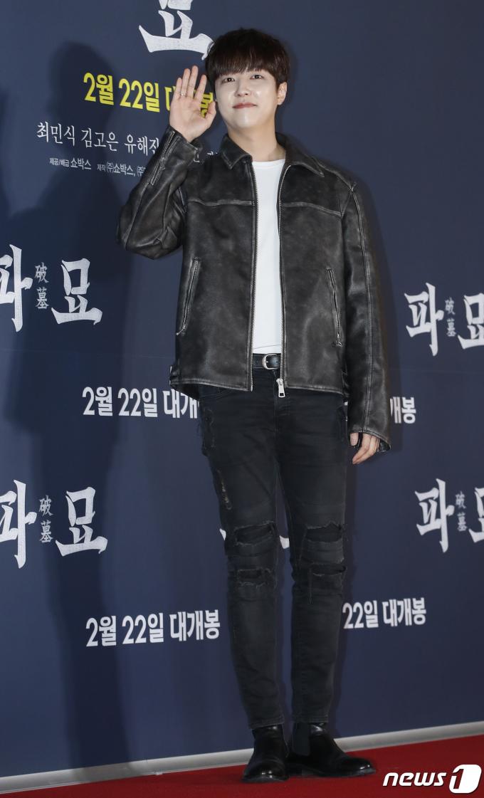 [사진] 이유진, 영화관 밝히는 눈부신 손 인사