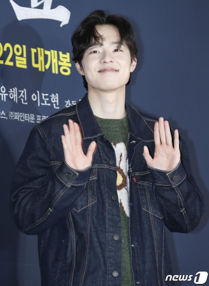 [사진] 김동휘, 여심 사르르 녹이는 인사