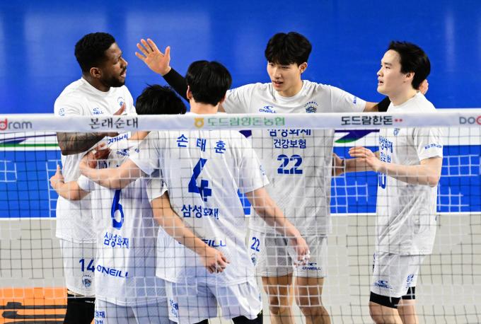 남자 프로배구 4위로 올라선 삼성화재.(KOVO 제공)