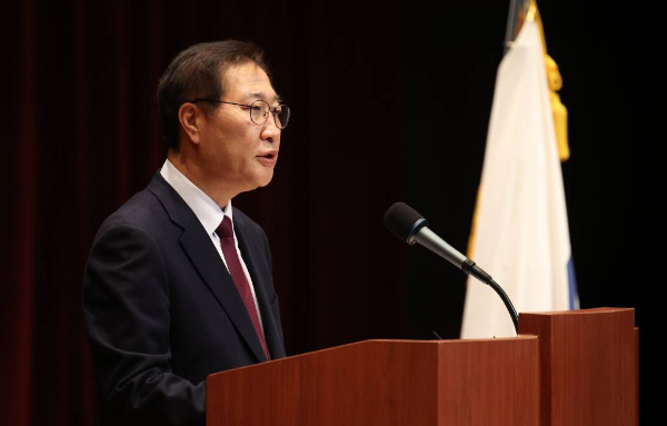 박성재 법무부 장관이 의대 정원 증원에 반대해 집단 행동을 하는 의사들에 원칙적으로 대응할 것이라는 입장을 밝혔다. 사진은 지난 20일 경기 과천시 정부과천청사에서 열린 제70대 법무부장관 취임식에서 취임사를 하는 박 장관. /사진= 뉴시스
