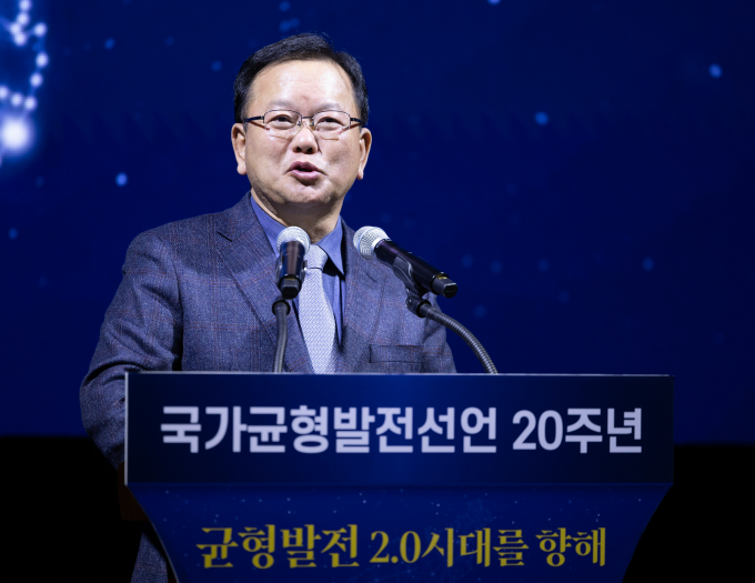 21일 김부겸 전 국무총리가 더불어민주당 내 불공정 공천에 대해 "이재명 민주당 대표가 지금의 상황을 바로 잡아야 한다"고 말했다. 사진은 김 전 총리가 지난달 29일 경기 고양시 일산서구 킨텍스에서 열린 ‘균형발전 2.0 시대를 향해’ 국가균형발전선언 20주년 기념식에서 축사하는 모습. /사진=뉴스1