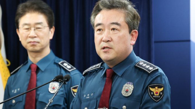 경찰이 21일 의학전문대학원협회(의전협)과 대한전공의협회(대전협) 비대위집행부와 위원장에 대한 고발장을 접수하면서 수사에 나섰다. 사진은 이날 오후 3시 정부서울청사 브리핑룸에서 열린 의료계 집단행동 관련 합동브리핑에서 발언하는 윤희근 경찰청장. /사진=뉴스1