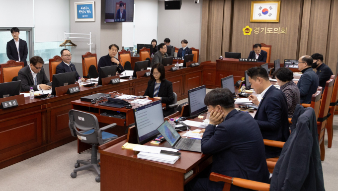 경기도의회 건설교통위원회(위원장 김종배)는 21일 2024년 첫 상임위를 열어   경기도 집행부 업무보고를 청취하고 '민생중심' 정책심의를 다짐했다. / 사진제공=경기도의회