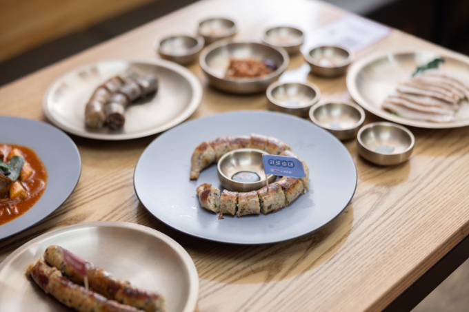 순대실록의 순대 갈라 디너 메뉴와 키토순대. /사진=다이어리알