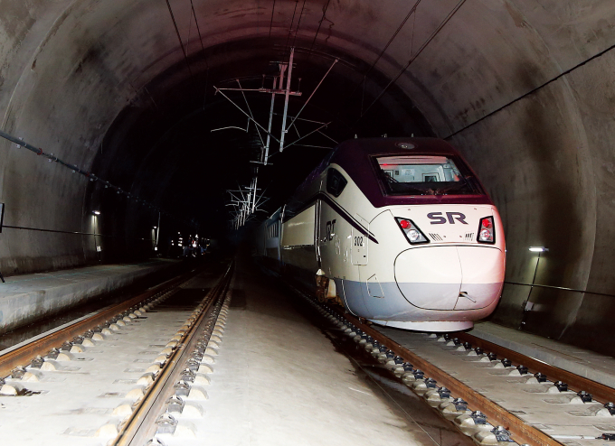 수도권 광역급행철도(GTX)-A노선과 수서고속철도(STR)가 동시에 지나가는 율현터널 내 대피용 구난승강장이 없어 안전상 문제가 발생할 수 있다는 주장이 제기됐다 율현터널은 깊이 50.0m, 길이 50.3㎞로 국내에서 가장 긴 간선철도 터널로 꼽힌다. 사진은 율현터널 전경./사진 제공=국가철도공단