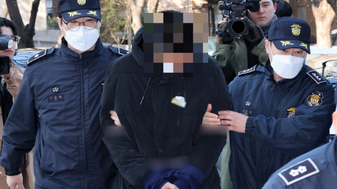 '테라·루나' 사태의 핵심 피의자 한창준 테라폼랩스 코리아 최고재무책임자(CFO)가 21일 특정경제범죄가중처벌법위반, 자본시장법위반, 전자금융거래법위반 등의 혐의로 재판에 넘겨졌다. 사진은 지난 8일 서울남부지법에서 진행된 심문에 출석하는 한창준. /사진=뉴스1