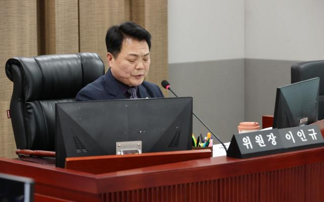 이인규 경기도의회 기후 위기 대응 특별위원장이  21일 기후변화 업무 보고회에서 인사말을 하고 있다.  / 사진제공=경기도의회
