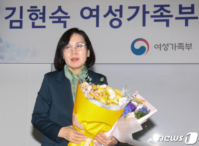 [사진] 사의 표명 6개월 만에 물러나는 김현숙 여성가족부 장관