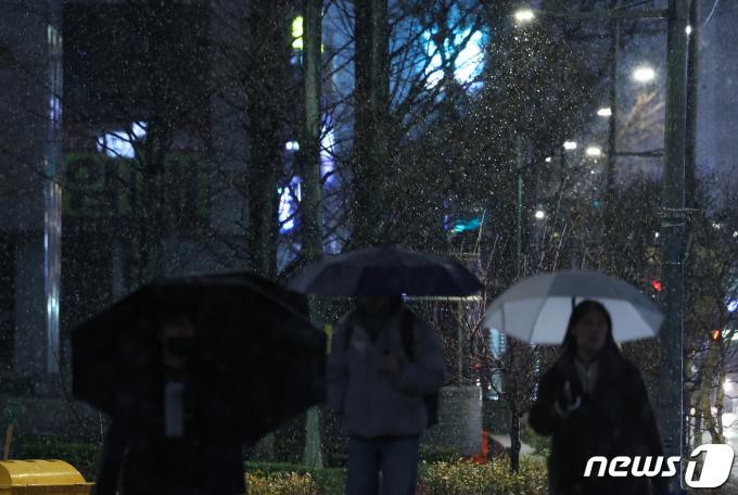 [사진] 서울 전역에 대설주의보…내일 영하권 추위