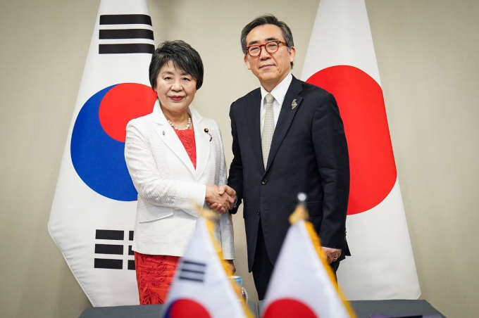 지난 21일(현지시각) 브라질 리우데자네이루에서 한·일 외교장관이 회동했다. 사진은 조태열 외교부 장관(오른쪽)과 가미카와 요코 일본 외무상이 지난 21일(현지시각) 브라질 리우데자네이루에서 G20 외교장관 회의를 계기로 별도의 양자 회담을 가진 모습. /사진=뉴스1(외교부 제공)