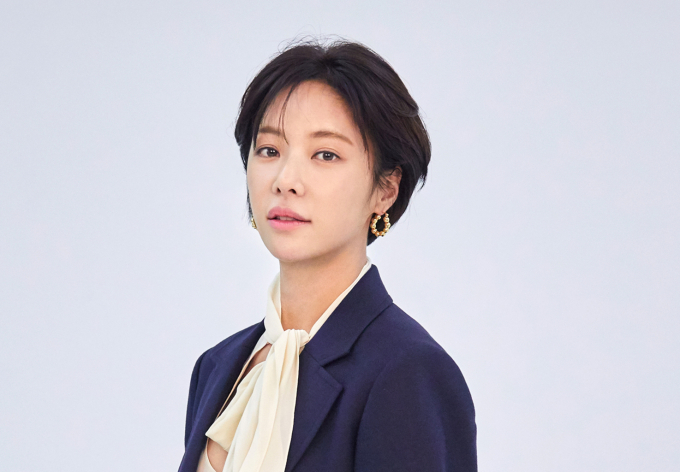 배우 황정음이 남편 이영돈의 사진을 소셜 미디어에 난데없이 폭풍 업로드해 의혹에 휩싸였다. /사진=씨제스 엔터테인먼트 제공