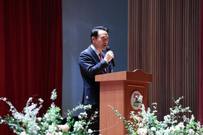 임태희 경기도교육감이 21일 조원동 청사 대강당에서 열린 신규 임용 교원장 등에 대한 임명장 수여식에서 축사를 하고 있다. / 사진제공=경기도교육청 