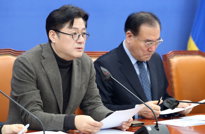 홍익표 더불어민주당 원내대표가 공천 학살 논란에 대해 송구하다고 사과했다. 사진은 22일 오전 서울 여의도 국회에서 열린 정책조정회의에서 발언하는 홍 원내대표./사진=뉴스1 