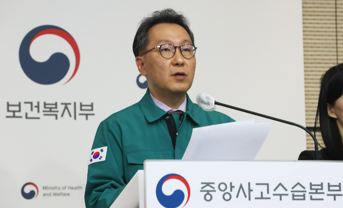 정부의 의대 증원에 반발해 시작서를 제출한 전공의가 22일 9275명이 됐다. 이는 전날보다 459명 늘어난 수치다. 박민수 중앙사고수습본부 부본부장(보건복지부 제2차관)이 21일 오전 세종시 정부세종청사에서 의료개혁과 의사 집단행동에 대한 정부의 대응방안 등을 발표하고 있다. /사진=뉴스1