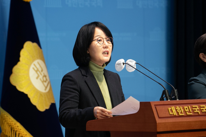 22일 국민의힘이 경기 고양정 후보로 단수 추천을 받은 김현아 전 국민의힘 의원에 대한 의결을 보류한다고 밝혔다. 사진은 김 전 의원이 지난해 12월12일 서울 여의도 국회에서 제22대 국회의원 선거 출마 선언 기자회견을 하는 모습. /사진=뉴스1