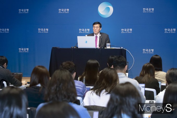 [머니S포토] 한은 이창용 