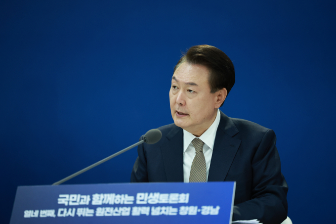 22일 윤석열 대통령이 원자력 연구개발에 5년동안 4조원 이상을 투입할 것이라고 밝혔다. 사진은 윤 대통령이 22일 경남 창원 경남도청에서 '다시 뛰는 원전산업, 활력 넘치는 창원·경남' 주제로 열린 열네 번째 국민과 함께하는 민생토론회에서 발언하는 모습. /사진=뉴시스(대통령실통신사진기자단)