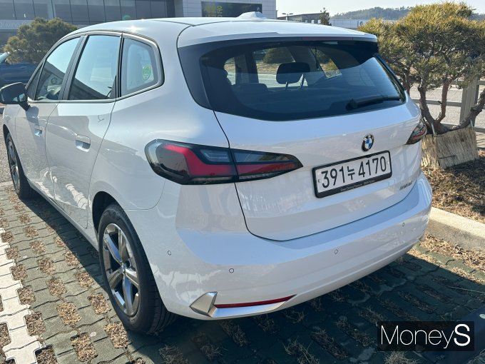 BMW 뉴 218d 액티브 투어러의 뒷모습/사진=장동규 기자