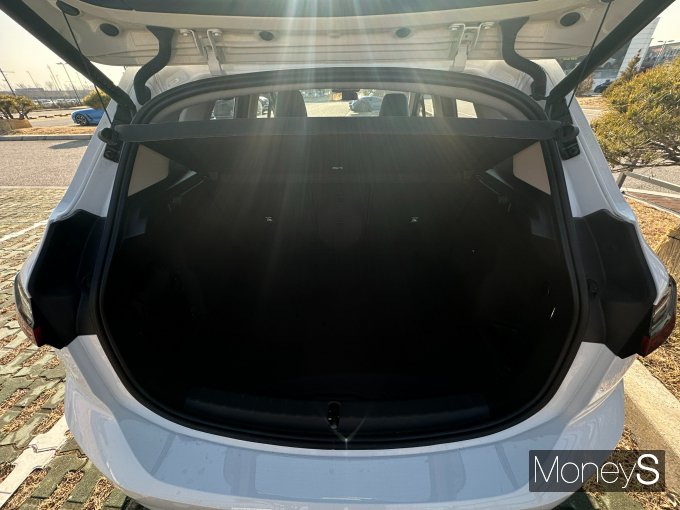 BMW 뉴 218d 액티브 투어러 트렁크 공간 모습/사진=장동규 기자