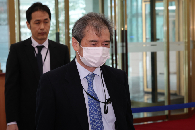 정부가 미바에 다이스케 주한 일본대사관 총괄공사를 초치했다. 사진은 22일 서울 도렴동 외교부 청사로 초치되고 있는 다이스케 공사. /사진=뉴스1