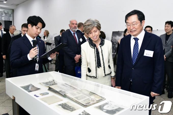 [사진] 백승주 전쟁기념사업회장 '주한그리스대사와 함께'