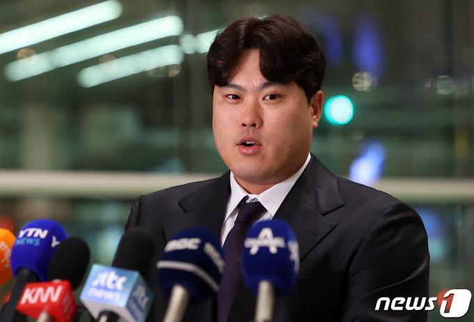 [사진] 친정팀 복귀 소감 밝히는 류현진