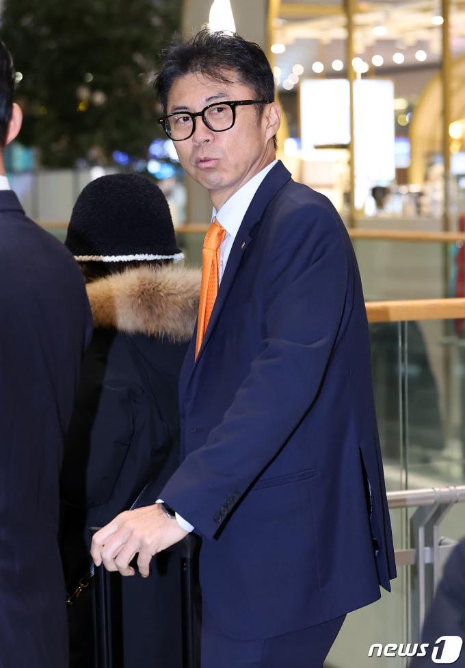 [사진] 류현진과 계약 성사한 손혁 단장