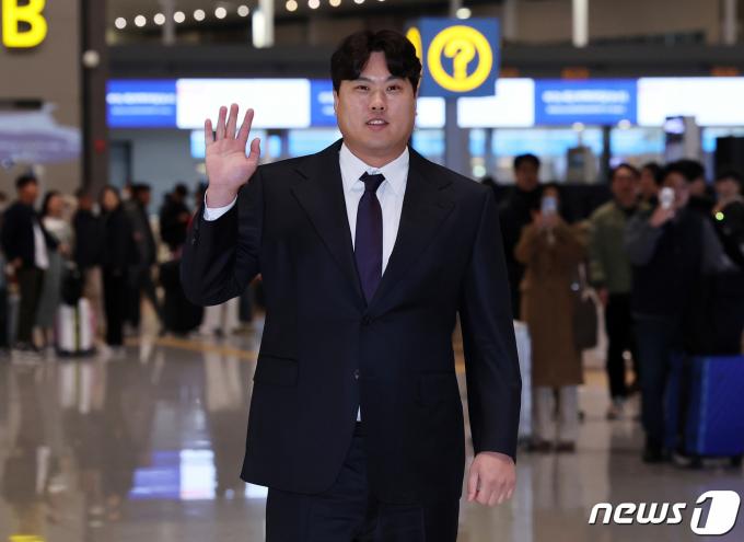 [사진] 12년 만에 친정팀 한화로 돌아온 류현진