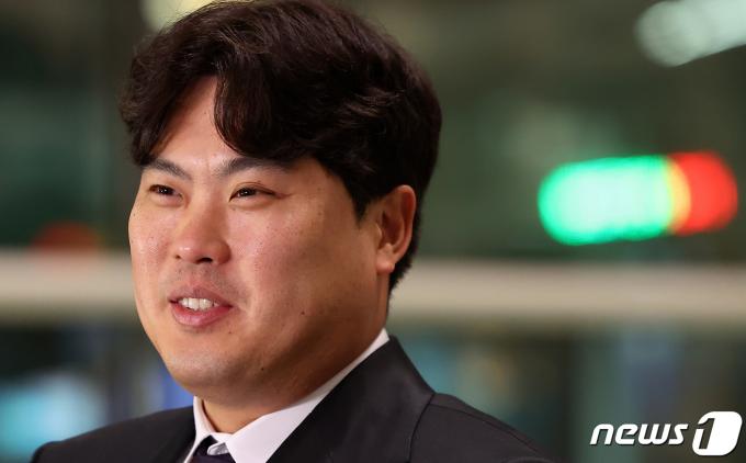 [사진] 미소 짓는 '코리안 몬스터'