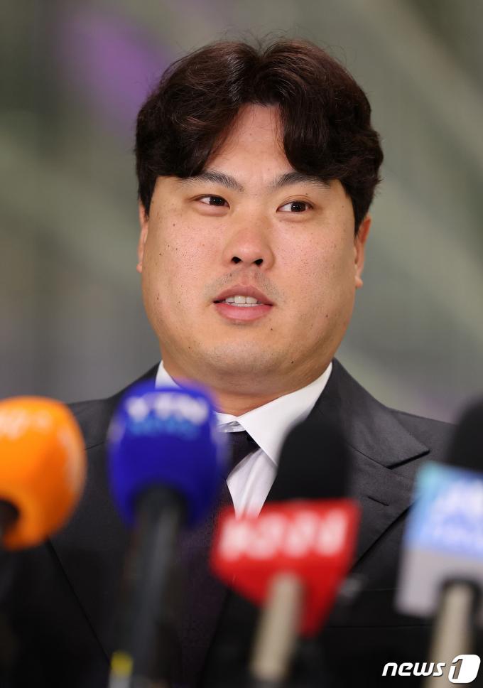 [사진] 친정팀 복귀 소감 밝히는 류현진