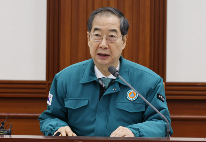 23일 한덕수 국무총리가 의사 집단행동에 대해 중앙재난안전대책본부(중대본)를 구성한다고 밝혔다. 사진은 한 총리가 23일 서울 종로구 정부서울청사에서 열린 의사집단행동 중앙재난안전대책본부(중대본) 회의에 참석해 발언하는 모습. /사진=뉴시스