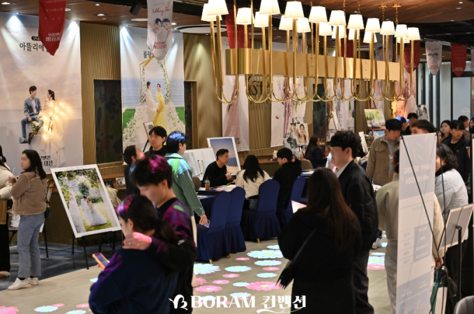 보람그룹이 웨딩사업에 힘을 주고 있다. 첫 웨딩초대전에는 예비부부 약 300쌍이 방문해 성공했다는 평을 얻는다./사진=보람그룹